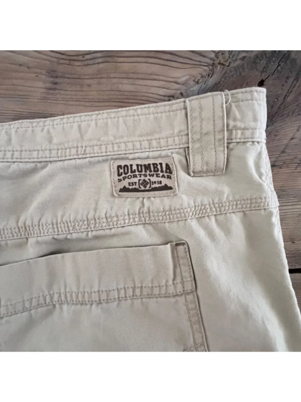 Columbia Cargo Shorts Mens 40X11 Tan Canvas Omnishield